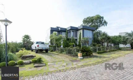 Casa em condomínio fechado com 4 quartos à venda na Rua Bertha Loforte Gonçalves, 80, Vila Nova, Porto Alegre