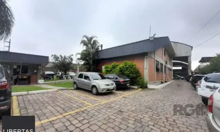 Prédio comercial com área total de 5.000 m² na rua Frederico Mentz, bairro Navegantes.