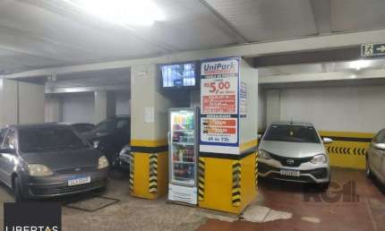Vende pavilão, garagem de estacionamento para 100 carros, 2.400m² com salas para escritórios e depósito no centro de Porto Alegre