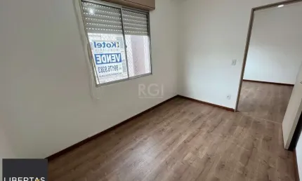 Apartamento de um dormitório no condomínio Piratini com uma vaga de garagem escriturada.