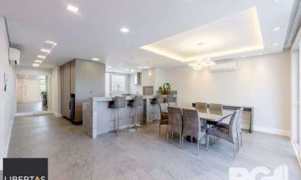 Espetacular casa nova à venda no bairro Três Figueiras!  3 suítes, 3 vagas, Generoso espaço gourmet com vista para a varanda, bem ensolarado.