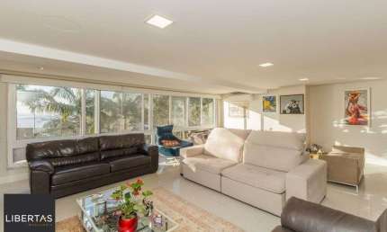 Excelente casa de 466m² com 03 suítes e 4 vagas de garagem.