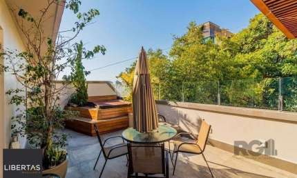 Excelente cobertura de 182m² com 3 dormitórios e 2 vagas.