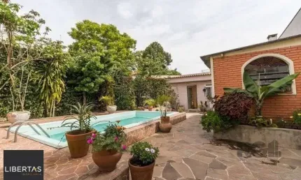 CASA PRÓXIMA AO PONTAL, com 5 vagas, 3 dormitórios!