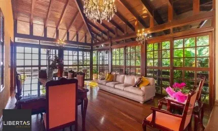 Casa com 400m² privativos e 1000m² de terreno, com vista. um paraíso no morro apamecor!