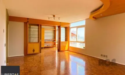 Apartamento com muito conforto e ótima iluminação no Moinhos de Vento