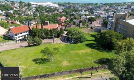 Excelente terreno à venda em Porto Alegre, localizado na Rua Correa Lima,