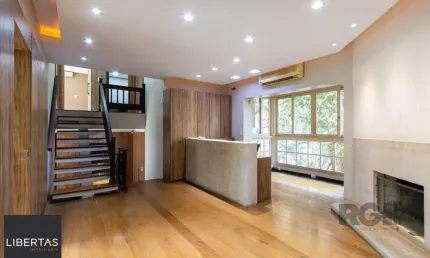Excelente casa comercial com aproximadamente 300m² de área construída
