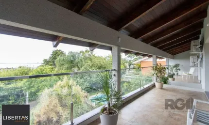 Sobrado com vista para Rio, 3 quartos, 2 suites, pátio, piscina, vaga para 4 carros - Bairro Vila Assunção