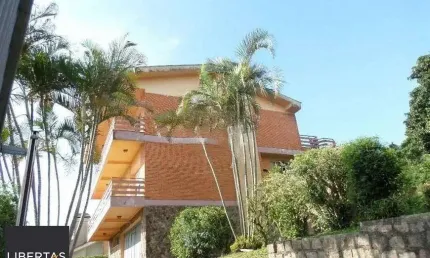 residência com vista panorâmica espetacular para o Guaíba em todos os cômodos da casa, hall de entrada, gabinete, lavabo, living para três ambientes com sacada e vista