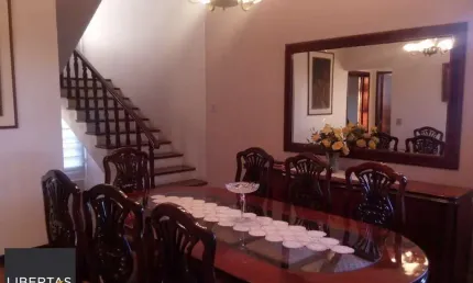 Casa para Venda - 320m², 4 dormitórios, sendo 2 suites, 5 vagas - Santo Antonio