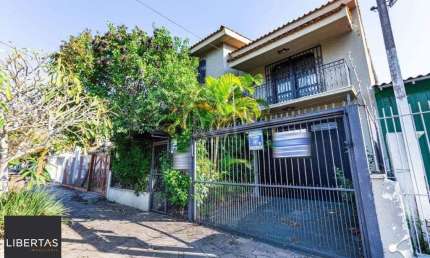 Casa para Venda - 500m², 3 dormitórios, sendo 3 suites, 4 vagas - Vila Ipiranga