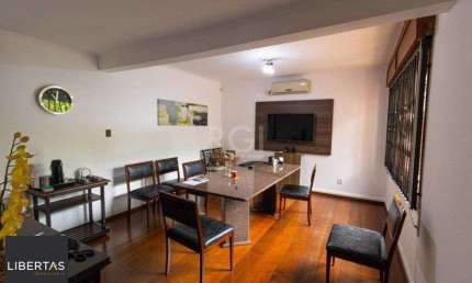 Casa para Venda - 500m², 4 dormitórios, sendo 1 suites, 5 vagas - Boa Vista