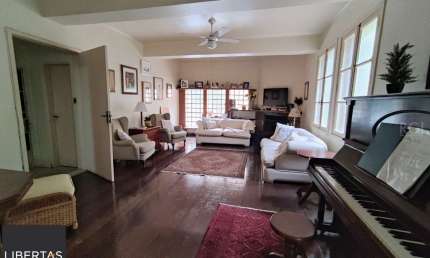 Sobrado para Venda - 345m², 4 dormitórios, sendo 2 suites, 2 vagas - Independência