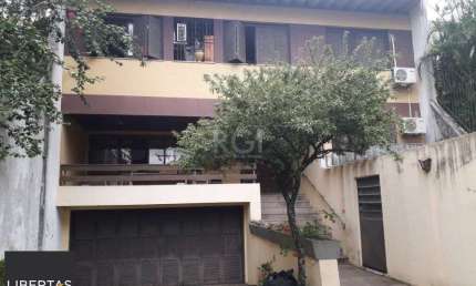Casa para Venda - 311m², 4 dormitórios, sendo 2 suites, 4 vagas - Glória