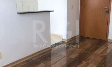 Apartamento com 2 quartos , 1 vaga em condominio fechado com portaria.