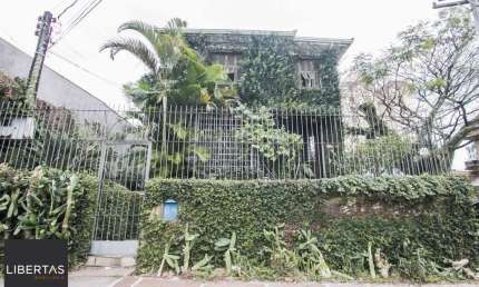 Casa para Venda - 250m², 4 dormitórios, 2 vagas - Petrópolis