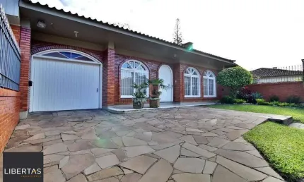 Casa para Venda - 273m², 4 dormitórios, sendo 1 suites, 5 vagas - Tristeza
