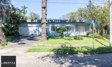 Casa para Venda - 250m², 3 dormitórios, sendo 1 suites, 3 vagas - Tristeza