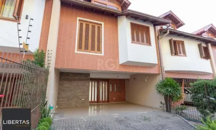 Casa para Venda - 233.34m², 3 dormitórios, sendo 1 suites, 4 vagas - Tristeza