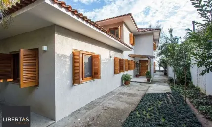 Casa para Venda - 420m², 4 dormitórios, sendo 3 suites, 5 vagas - Tristeza