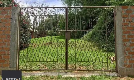 Casa para Venda - 570m², 3 dormitórios, sendo 1 suites, 2 vagas - Hípica