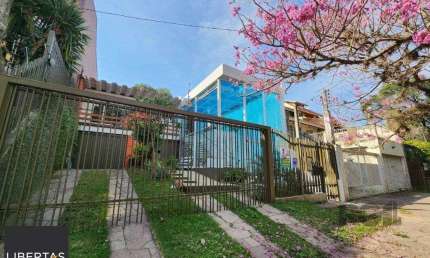 Vende-se excelente cada 3 quartos com suíte, 4 vagas, anexo comn salão de festas, podendo ser usada para fins comerciais - 255m² - Chácara das Pedras
