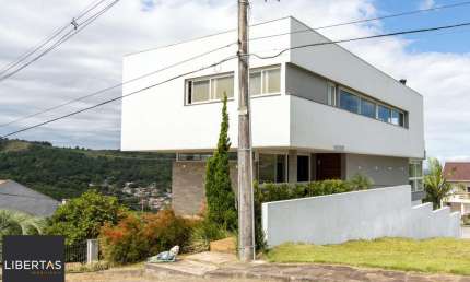 Luxuosa Casa em Condomínio de Alto Padrão com vista para Guaiba