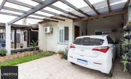Casa terrea de 2 dormitórios, em excelente localização, amplo pátio e local tranquilo.