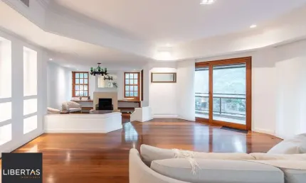 Vende-se apartamento de 309,10m² com 3 suítes e 3 vagas de garagem no bairro Auxilidora