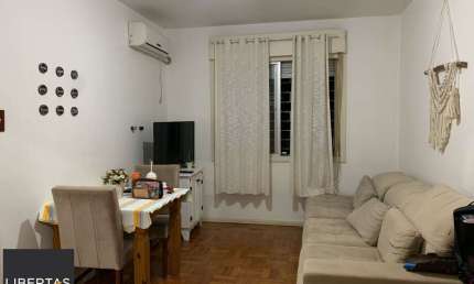 Apartamento de 2 dormitórios, living, cozinha, área de serviço e banheiro social.