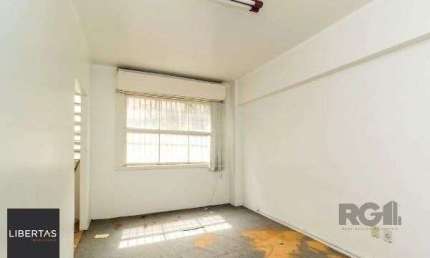 Apartamento de 1 dormitório, Centro Histórico desocupado