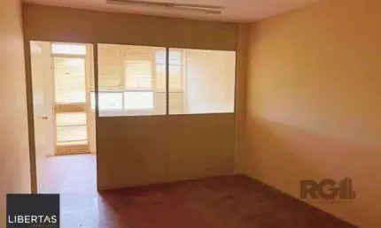 Sala / Conjunto comercial no Partenon com 32m² desocupada fundos