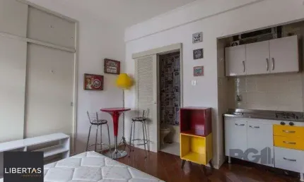 Excelente apto. JK com , banheiro montado, cozinha com armários, piso laminado, semi mobiliado, port. 24:00hrs, 02 elevadores.