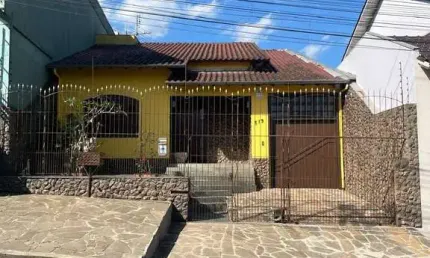 Casa 3 dormitórios, 2 vagas, Bairro Princesa Izabel