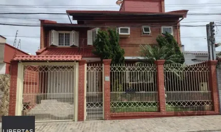 Casa semi mobiliada, 4 dormitórios, 5 vagas Bairro Vila Cachoeirinha