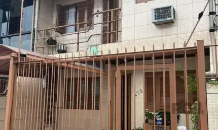 Casa sobrado mobiliado, 2 dormitórios, Bairro Imbuí