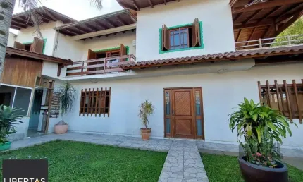 Casa sobrado, 2 dormitórios, 1 suíte, vaga de garagem, Bairro Pq da Matriz