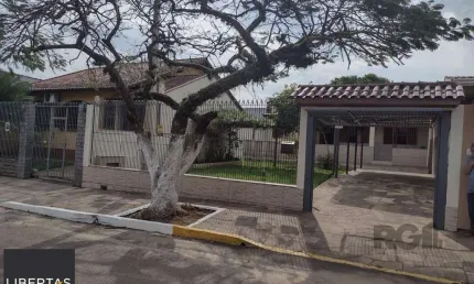 Casa semi mobiliada, 2 dormitórios, 3 vagas, Bairro Monte Carlo