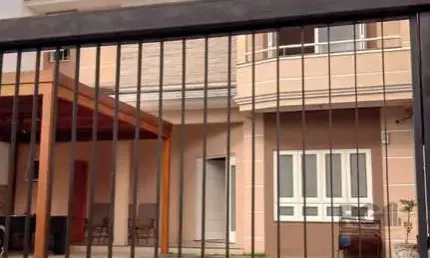 Casa sobrado semi mobiliado, 3 dormitórios, 1 suíte master, vagas de garagem, Bairro Parque da matriz