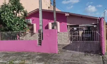 Duas casas, 3 dormitórios, vaga de garagem, Bairro Monte Carlo