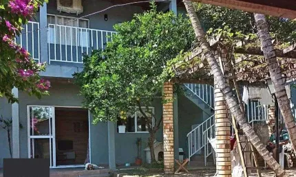 Casa para Venda - 300m², 5 dormitórios, sendo 2 suites, 4 vagas - Bela Vista