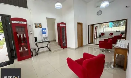 Prédio comercial 225m², com 5 lojas individuais, pé direito alto - ótima localização na Vila Conceição.