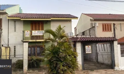 Casa à venda na Rua Martinho Lutero, localizada no bairro Harmonia em Canoas, RS.