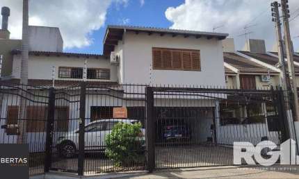 Casa com 3 dormitórios na Rua, Paulo Madureira Coelho, proximo ao novo Cesto, Morro Santana