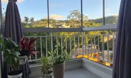 Apartamento semimobiliado com 3 dormitórios, sendo 1 suíte, 1 vaga. Condomínio com infra completa no bairro Teresópolis, em  Porto Alegre, RS