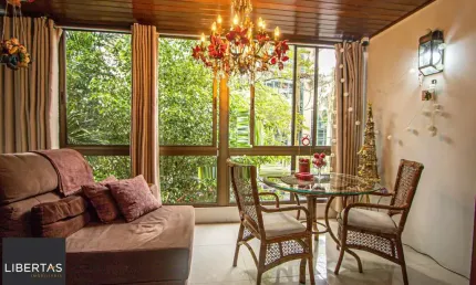 Apartamento mobiliado com 4 quartos, hidromassagem e 2 vagas -254 m²- Petrópolis