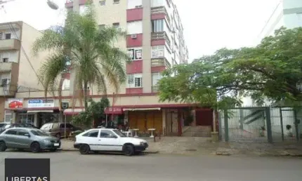 Apto de 01 dormitório, com vaga de garagem e elevador