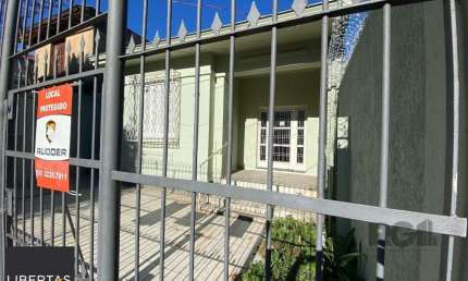 Casa para Comprar com 3 dormitórios no bairro Azenha