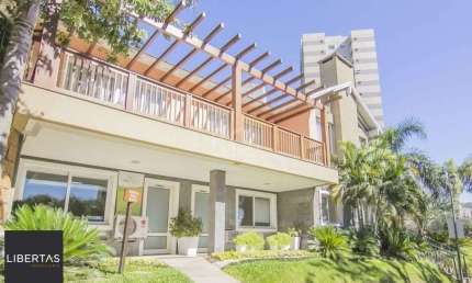 Casa Para Comprar  em condomínio com 5 quartos e 4 vagas no Jardim Botânico